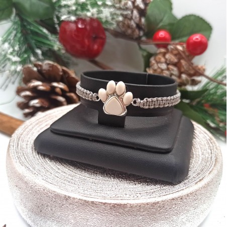 Bransoletka sznurkowa z łapką i białym koralem