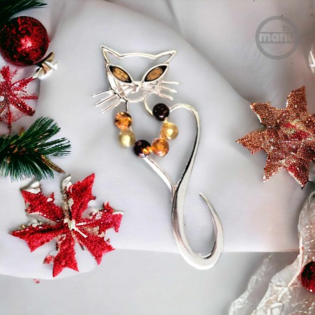 Broszka kot z koralami